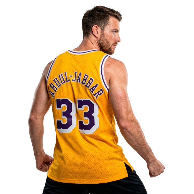 camiseta-mitchellness-swingman-jersey-los-angeles-lakers-kareem-abdul-jabbar-1984-light-gold-1
