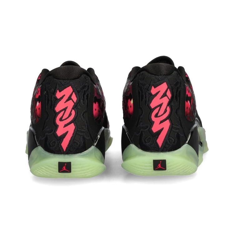zapatillas-jordan-zion3-black-solar-red-vivid-purple-barely-volt-4