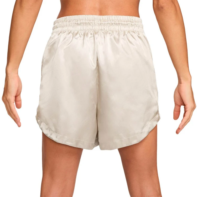 pantalon-corto-nike-dri-fit-aja-wilson-signature-mujer-desert-sand-soft-pearl-1