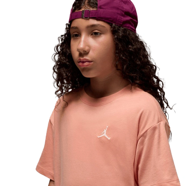 camiseta-jordan-brooklyn-essentials-nina-lt-madder-root-2