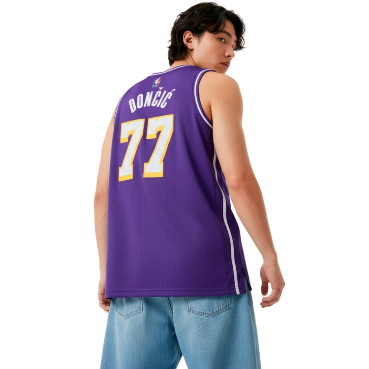 camiseta-jordan-los-angeles-lakers-statement-edition-swingman-luka-doncic-field-purple-1