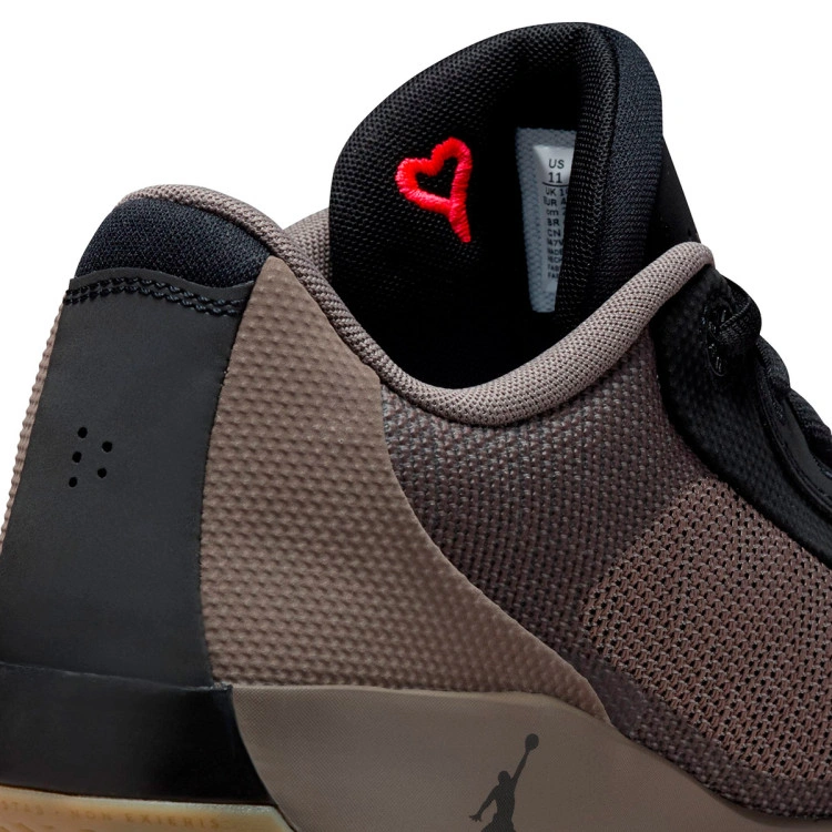 zapatillas-jordan-luka.77-gum-cave-stone-black-gum-light-brown-6
