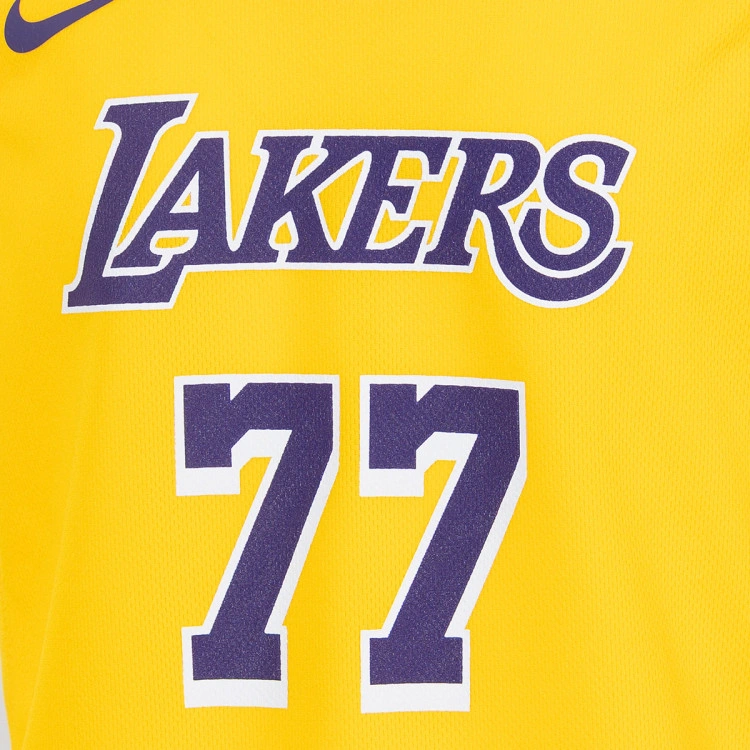 camiseta-nike-los-angeles-lakers-icon-edition-luka-doncic-preescolar-amarillo-3