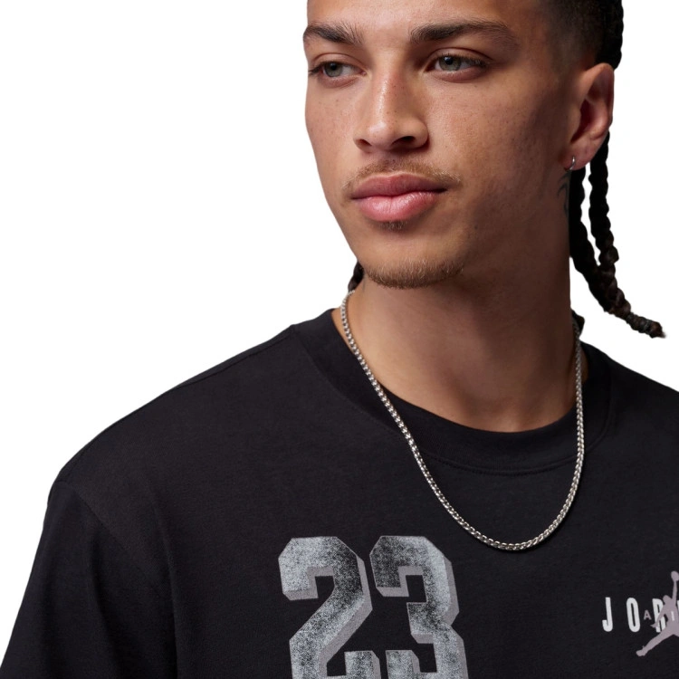 camiseta-jordan-mj-brooklyn-varsity-gfx-black-white-2