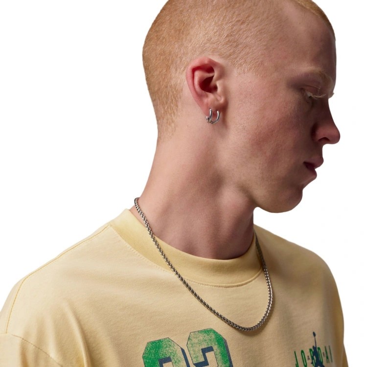 camiseta-jordan-brooklyn-varsity-gfx-crew-lemon-wash-lucky-green-2