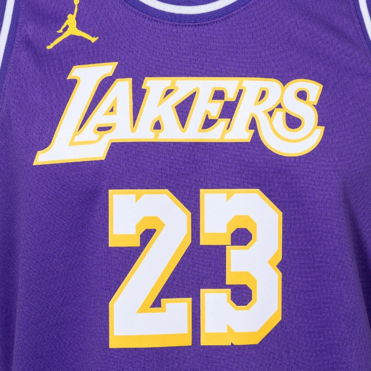 camiseta-jordan-los-angeles-lakers-swingman-statement-edition-lebron-james-nino-field-purple-2