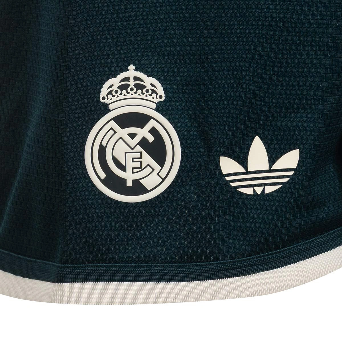 pantalon-corto-adidas-real-madrid-basketball-segunda-equipacion-2026-2027-aurora-ivy-3