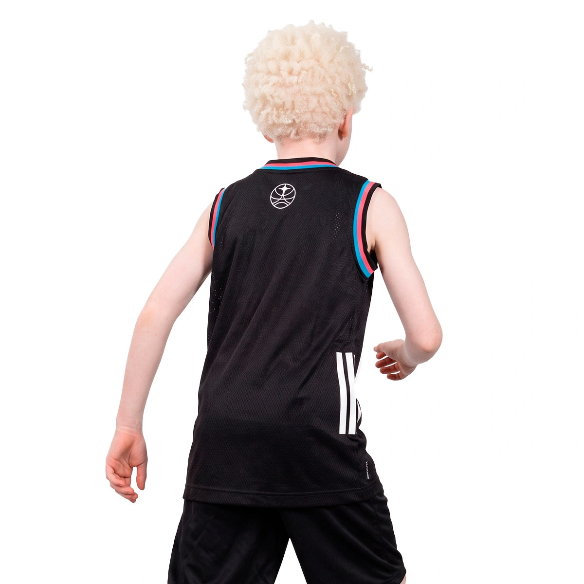 camiseta-adidas-paris-basketball-primera-equipacion-2026-2027-nino-black-1