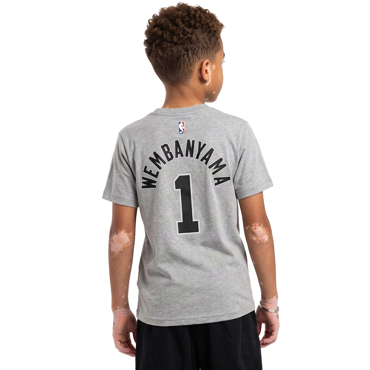 camiseta-nike-san-antonio-spurs-essential-hardwood-classics-victor-wembanyama-nino-flt-silver-1