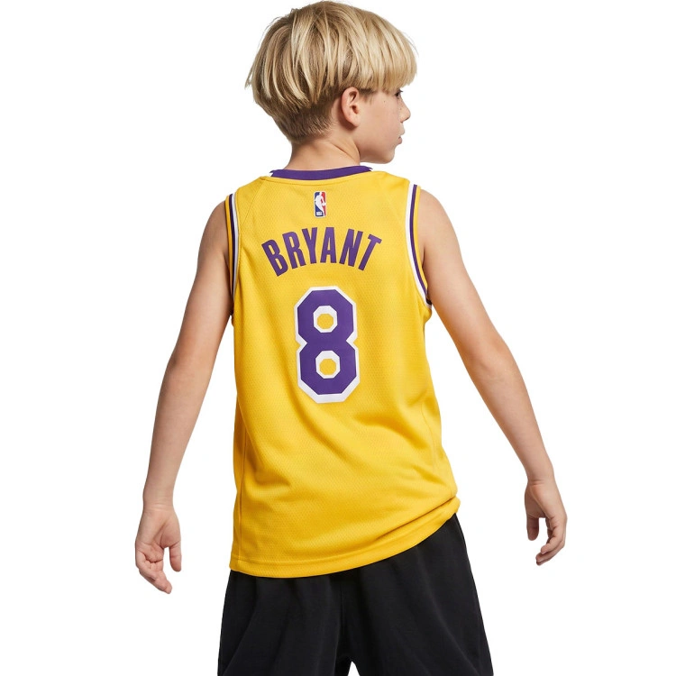 camiseta-nike-los-angeles-lakers-swingman-icon-edition-kobe-bryant-8-nino-amarillo-1