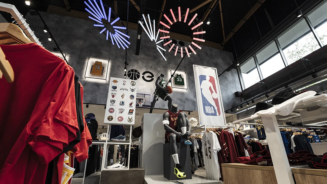 BasketballEmotionZaragozaPuertoVenecia - 1731325443_galeria_imagen_tiendas_1140x641_03