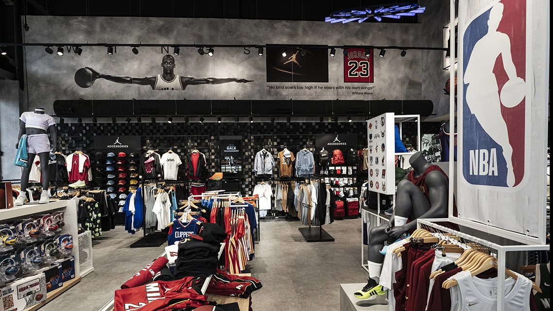 BasketballEmotionZaragozaPuertoVenecia - 1731325443_galeria_imagen_tiendas_1140x641_04