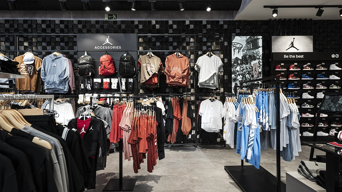 BasketballEmotionZaragozaPuertoVenecia - 1731325444_galeria_imagen_tiendas_1140x641_05