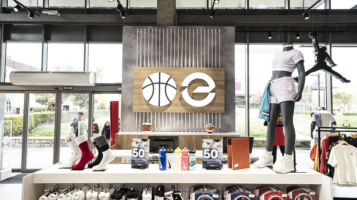 BasketballEmotionZaragozaPuertoVenecia - 1731325446_galeria_imagen_tiendas_1140x641_09